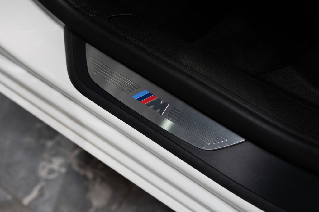 740i blanche Interieur 25