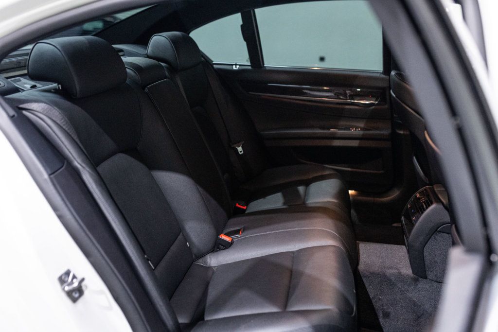740i blanche Interieur 31