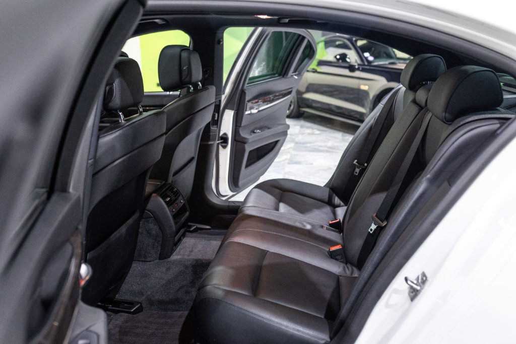 740i blanche Interieur 33