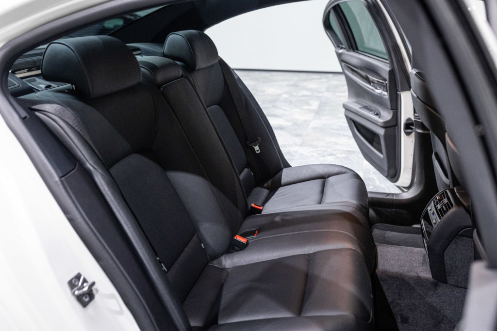 740i blanche Interieur 36