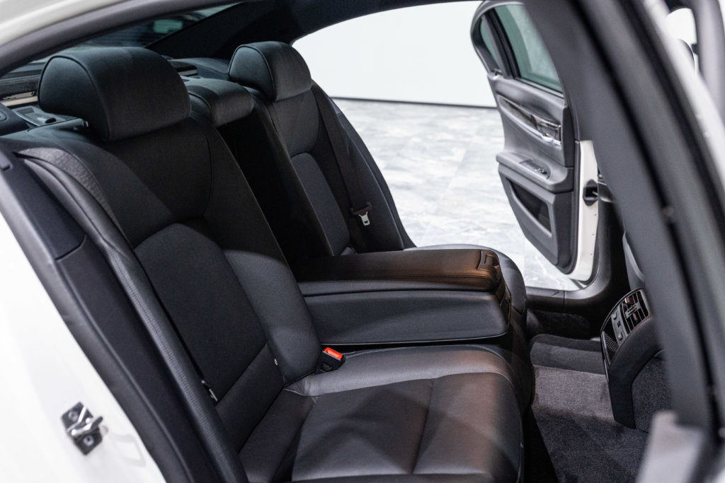 740i blanche Interieur 37