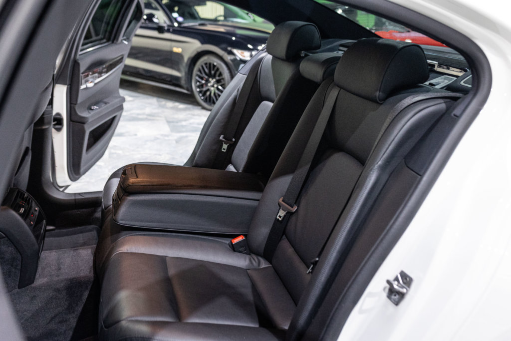 740i blanche Interieur 38