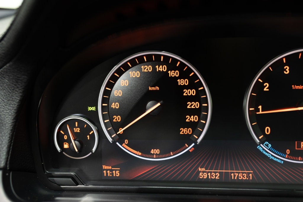 740i blanche Interieur 40