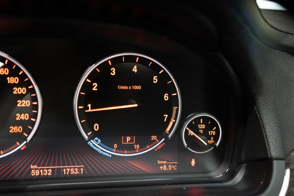 740i blanche Interieur 41