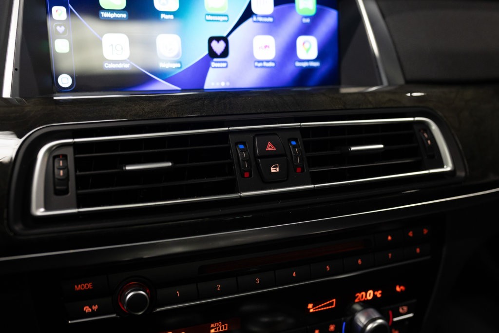 740i blanche Interieur 44