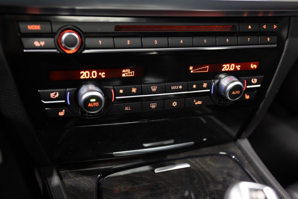 740i blanche Interieur 46