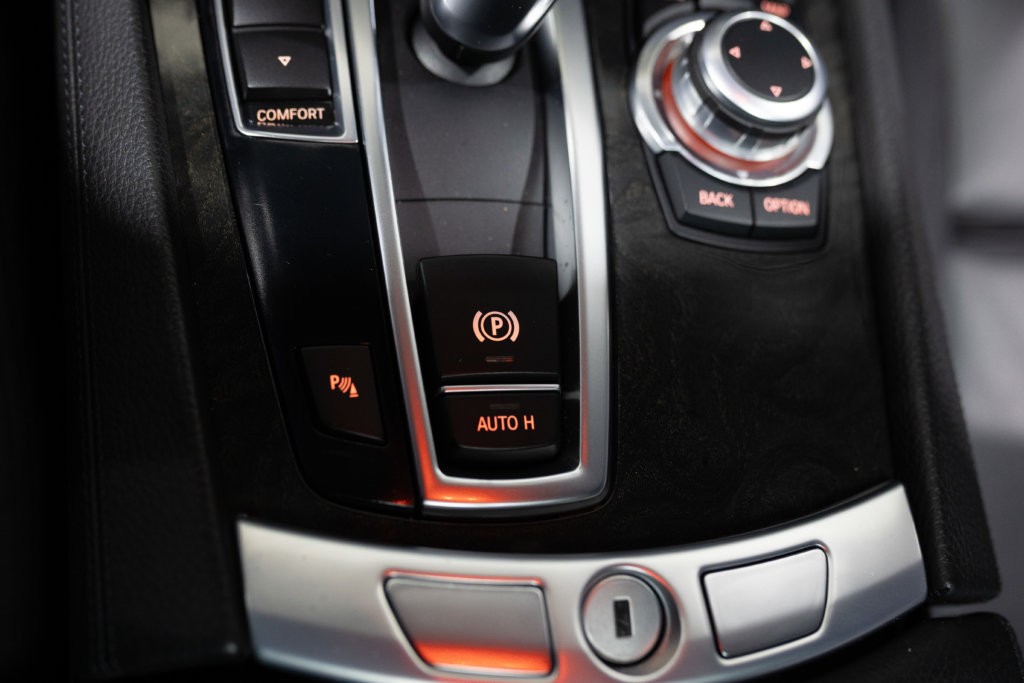 740i blanche Interieur 50