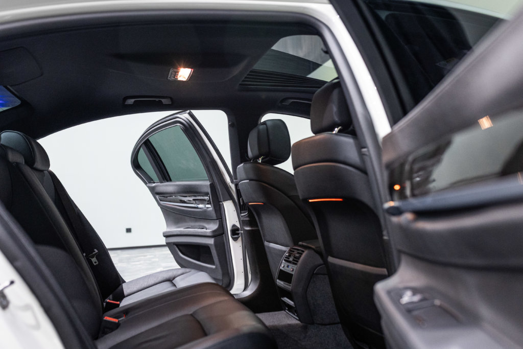 740i blanche Interieur 56