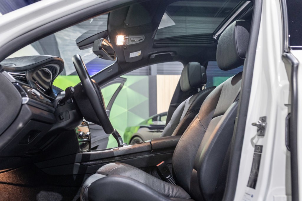 740i blanche Interieur 58
