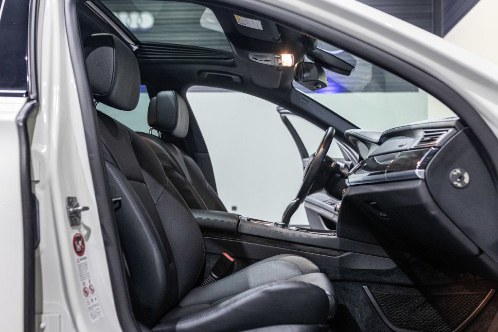 740i blanche Interieur 59