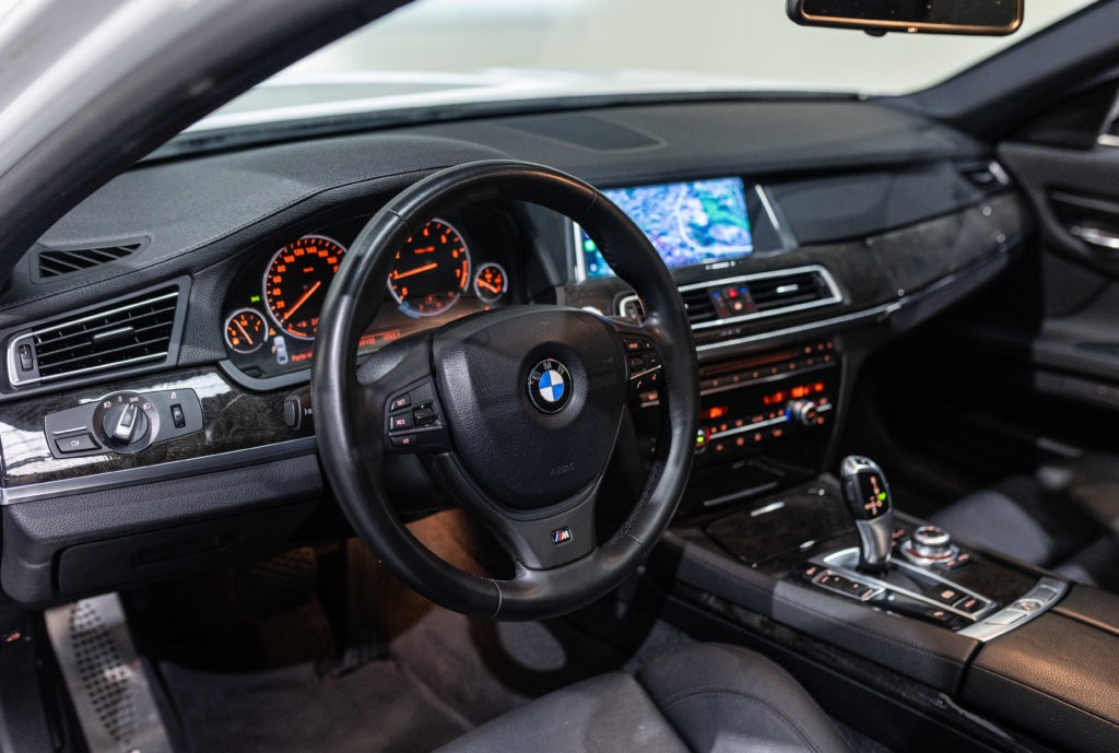 740i blanche Interieur 6