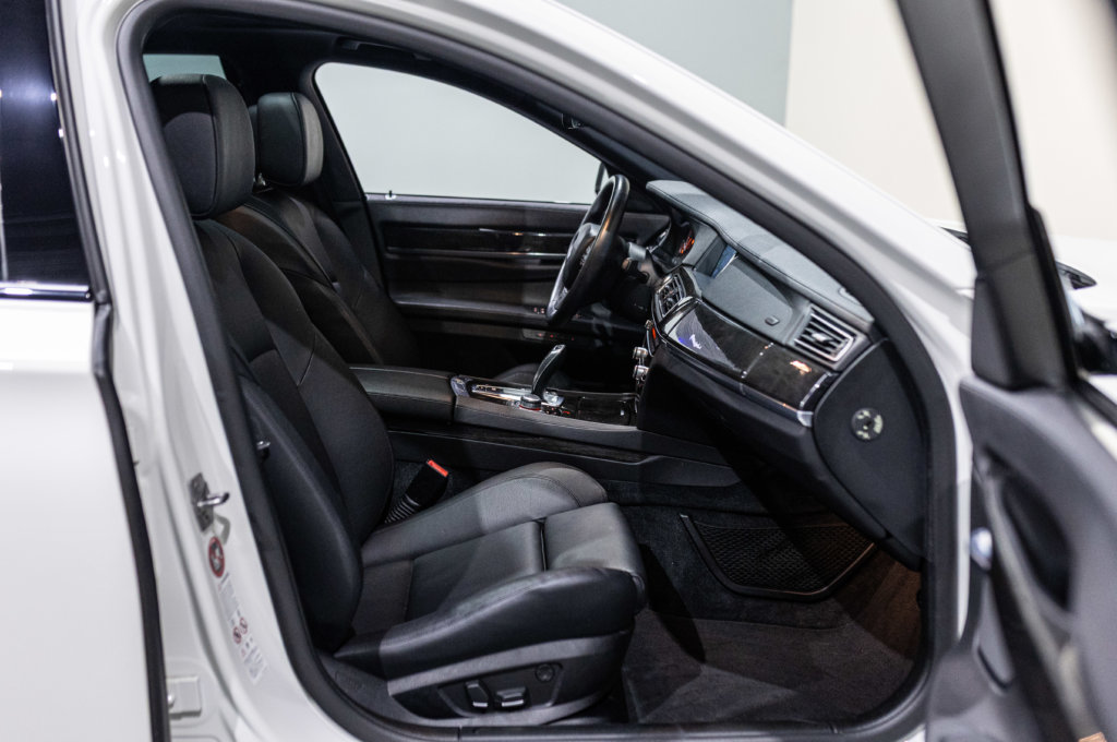 740i blanche Interieur 7