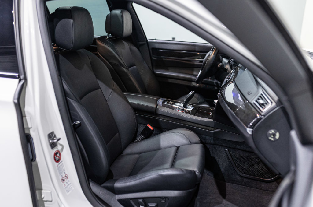740i blanche Interieur 8