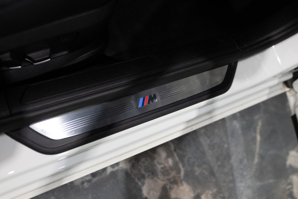 740i blanche Interieur 9