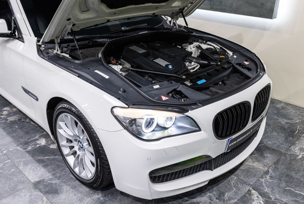 740i blanche Moteur