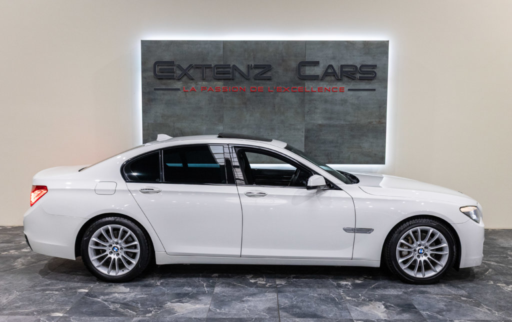 740i blanche lateral