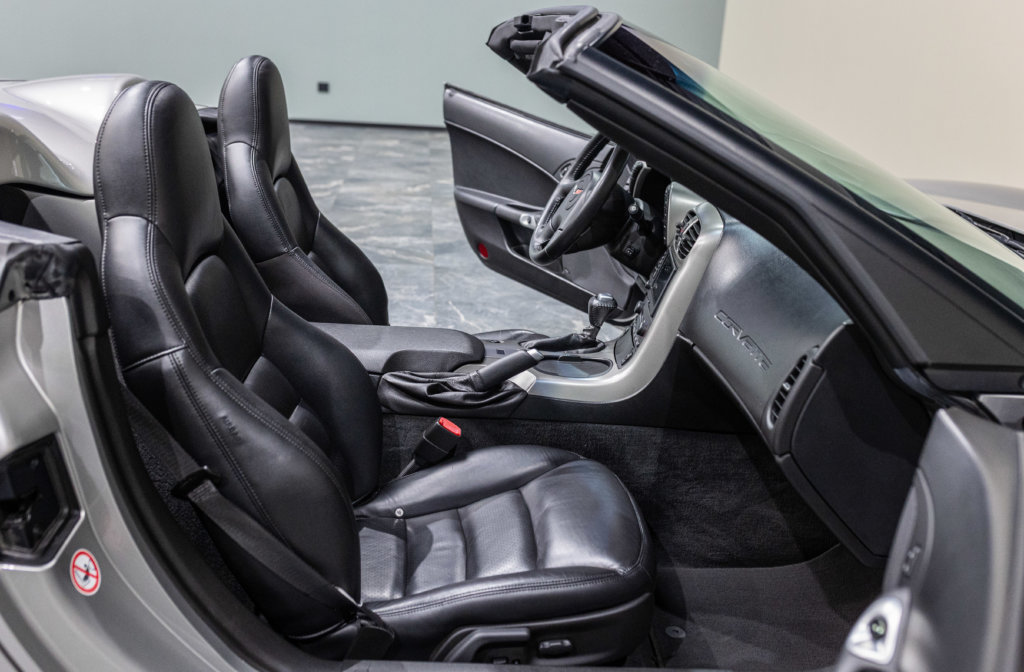 Corvette Cabriolet C6 Grise Interieur 18