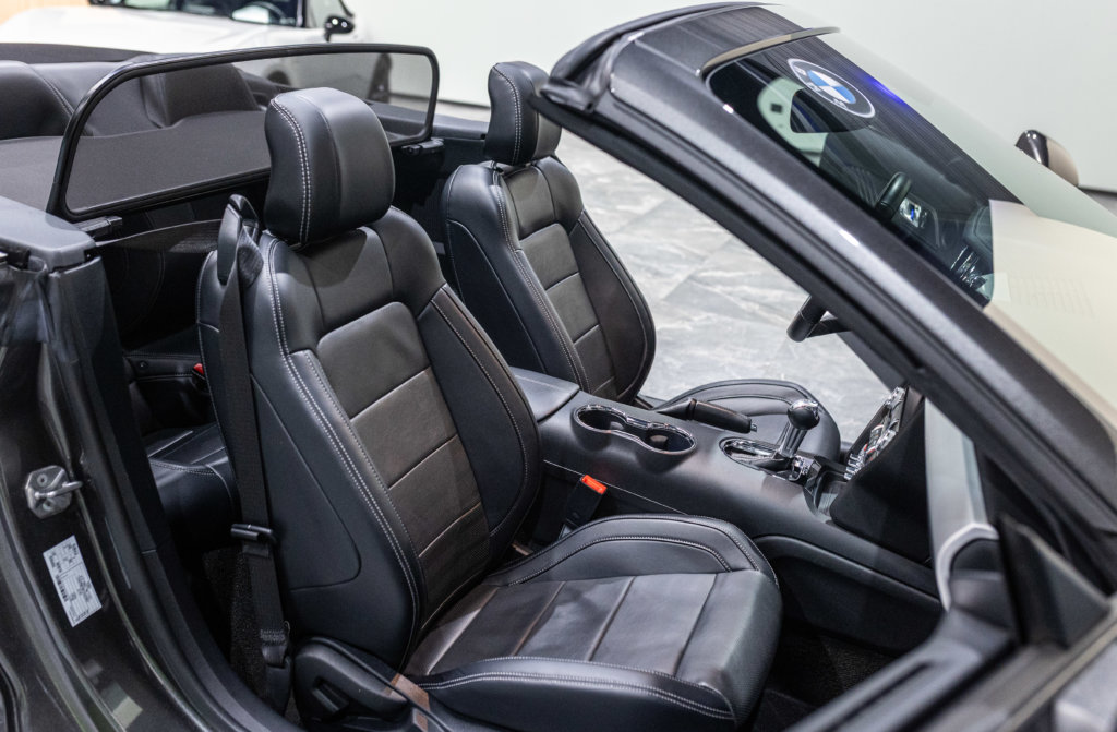 MUSTANG CAB GRISE MAGNETIC V8 SANS BANDES Interieur 19