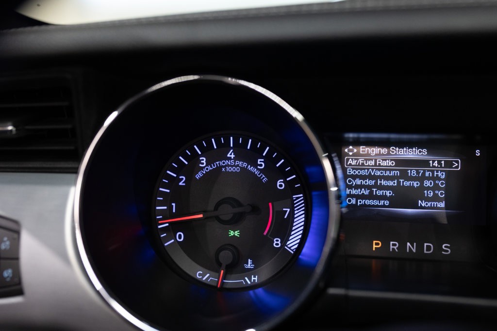 MUSTANG CAB GRISE MAGNETIC V8 SANS BANDES Interieur 23