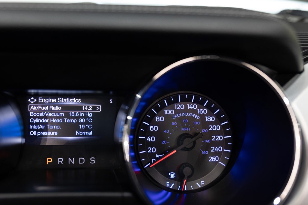 MUSTANG CAB GRISE MAGNETIC V8 SANS BANDES Interieur 24