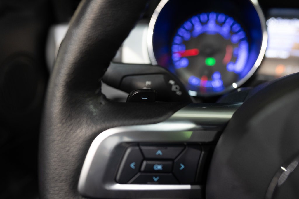 MUSTANG CAB GRISE MAGNETIC V8 SANS BANDES Interieur 42