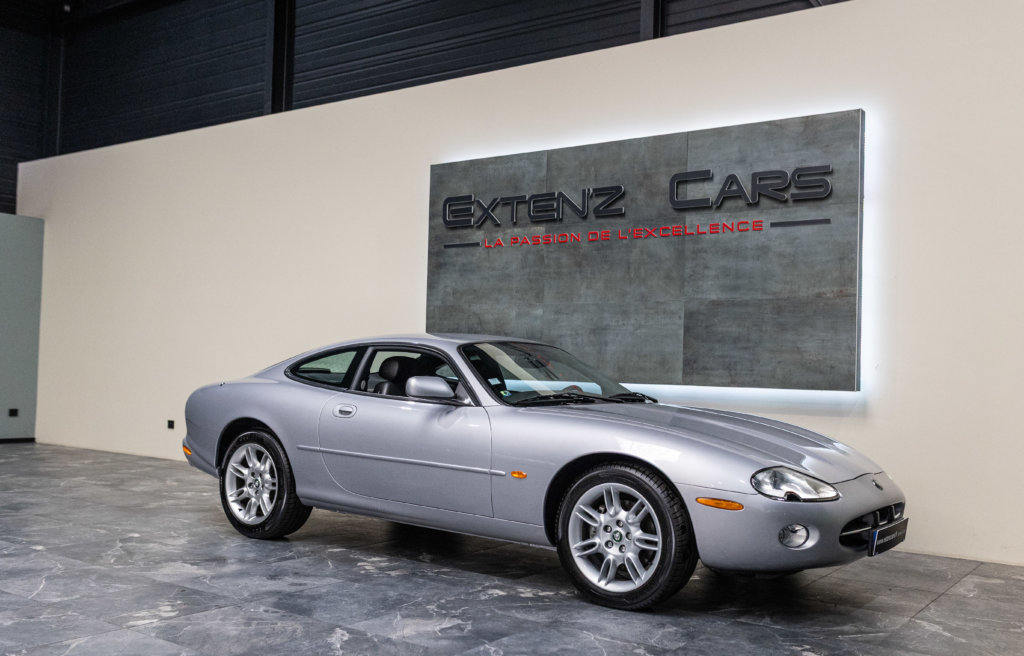 Jaguar XK8 Grise 13K 3-4