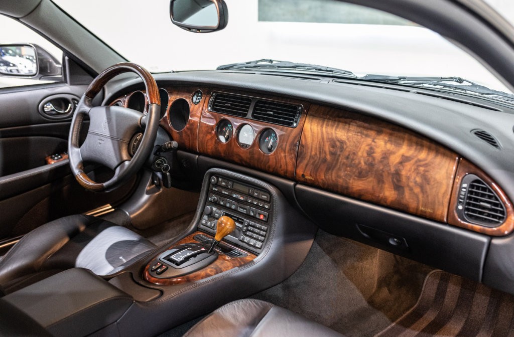 Jaguar XK8 Grise 13K Interieur 10