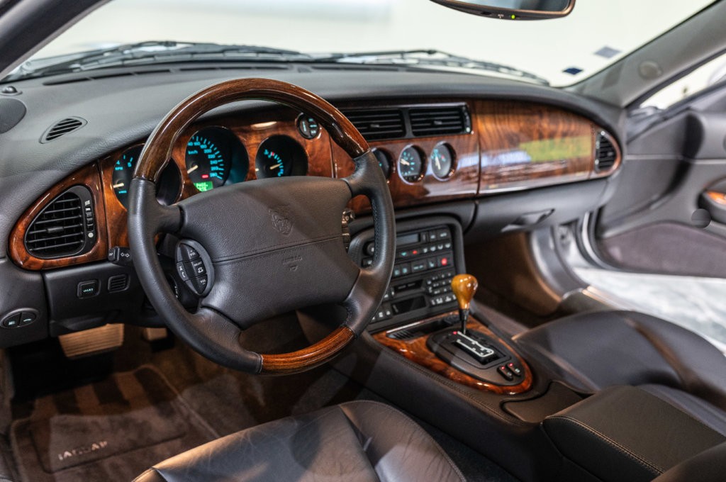 Jaguar XK8 Grise 13K Interieur 15