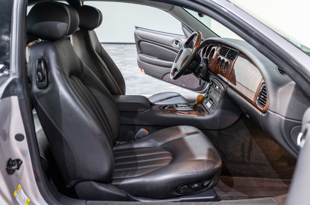 Jaguar XK8 Grise 13K Interieur 16