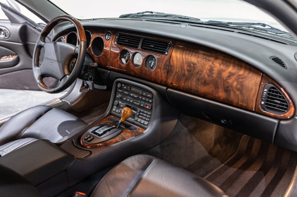 Jaguar XK8 Grise 13K Interieur 18