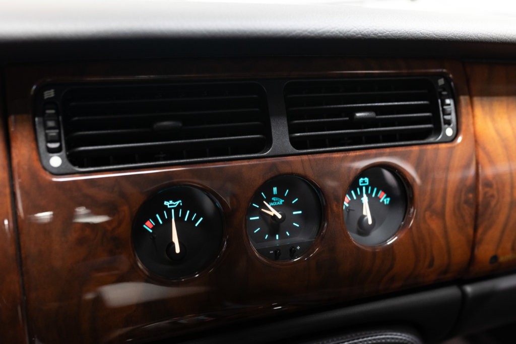 Jaguar XK8 Grise 13K Interieur 25