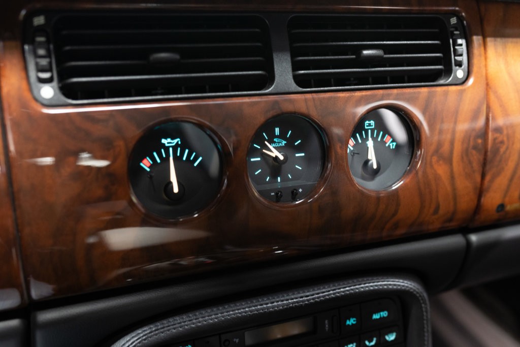 Jaguar XK8 Grise 13K Interieur 26