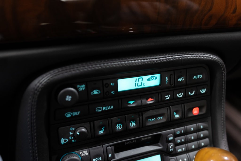 Jaguar XK8 Grise 13K Interieur 27