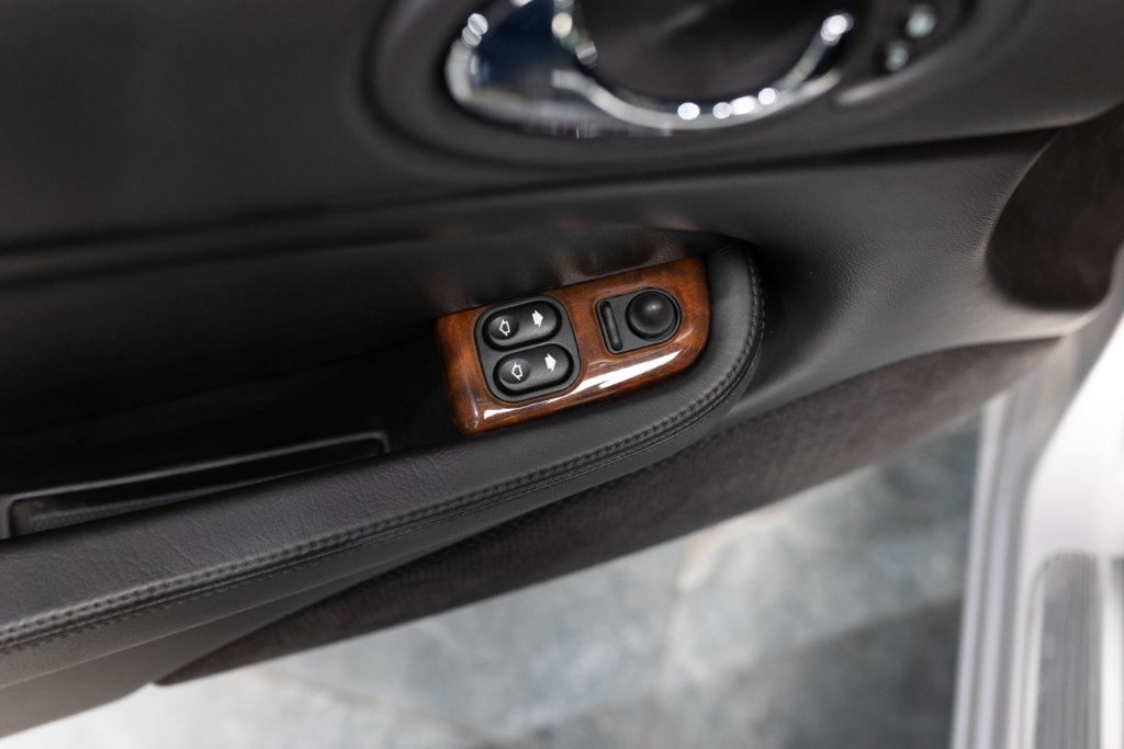 Jaguar XK8 Grise 13K Interieur 4