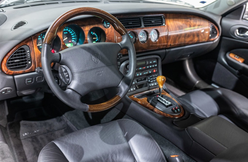 Jaguar XK8 Grise 13K Interieur 6
