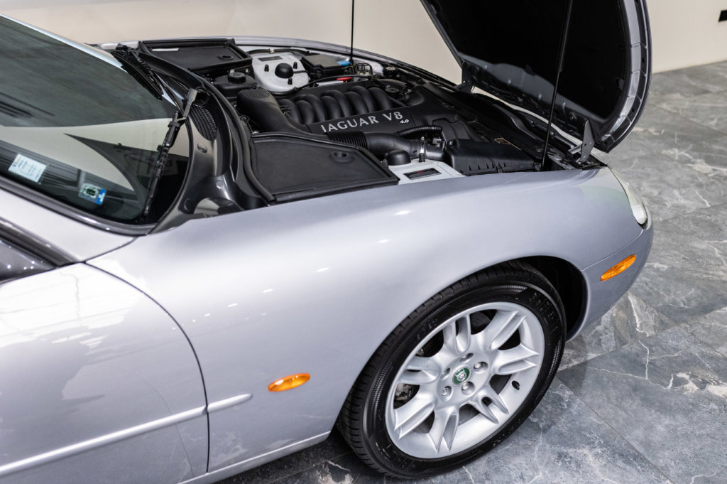 Jaguar XK8 Grise 13K Moteur