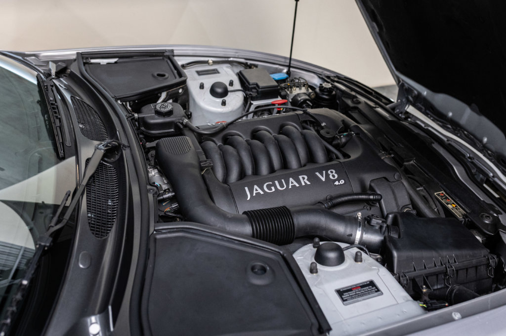 Jaguar XK8 Grise 13K Moteur 2