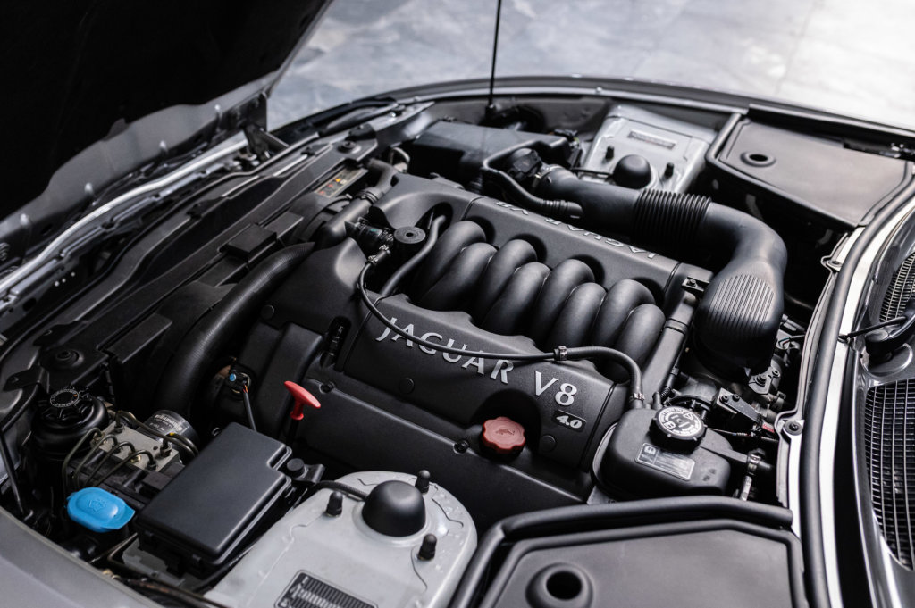 Jaguar XK8 Grise 13K Moteur 3