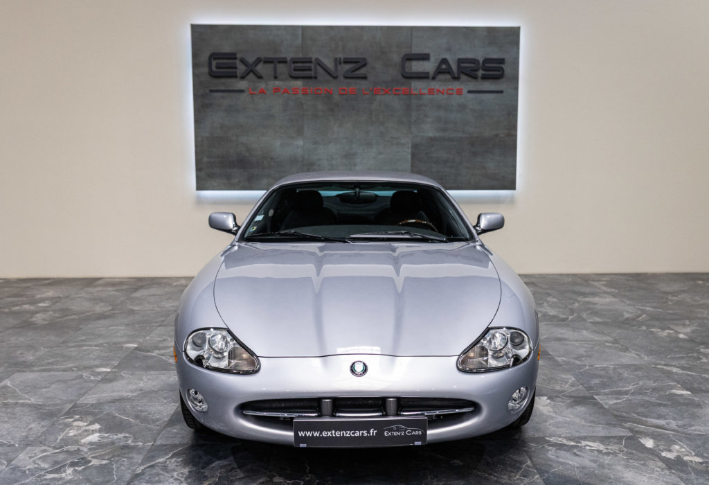 Jaguar XK8 Grise 13K face