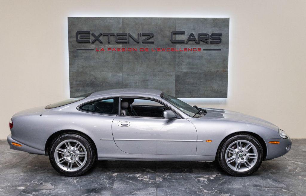 Jaguar XK8 Grise 13K lateral