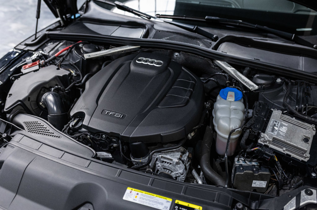 Audi A5 Noir Bullent moteur 3