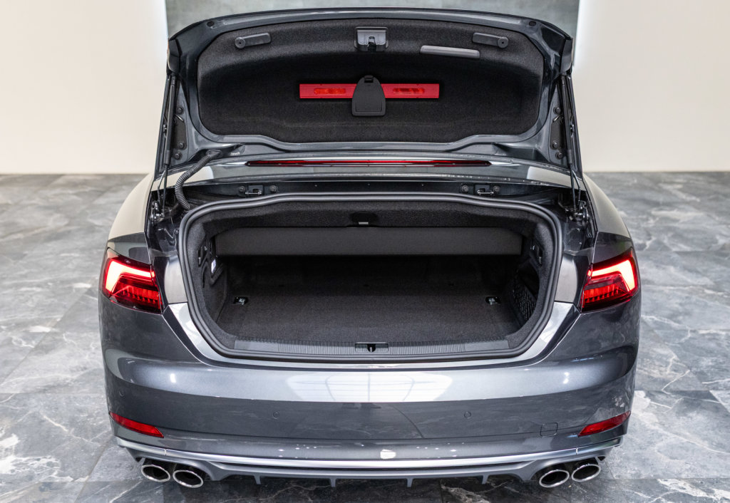 Audi S5 Cab Gris Coffre