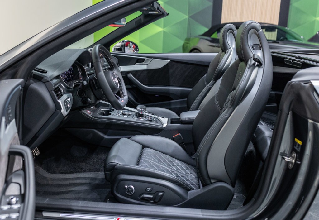 Audi S5 Cab Gris Interieur