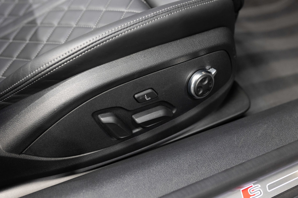 Audi S5 Cab Gris Interieur 14