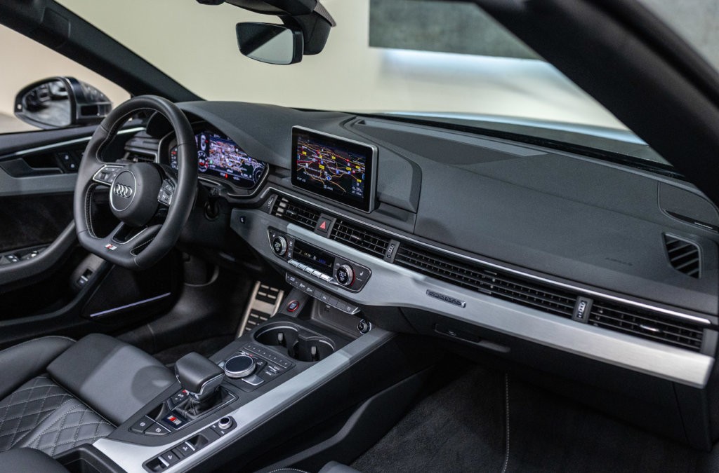 Audi S5 Cab Gris Interieur 16