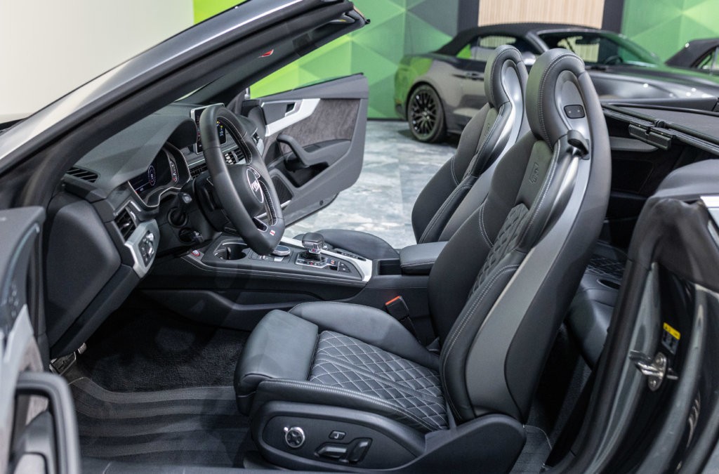 Audi S5 Cab Gris Interieur 22