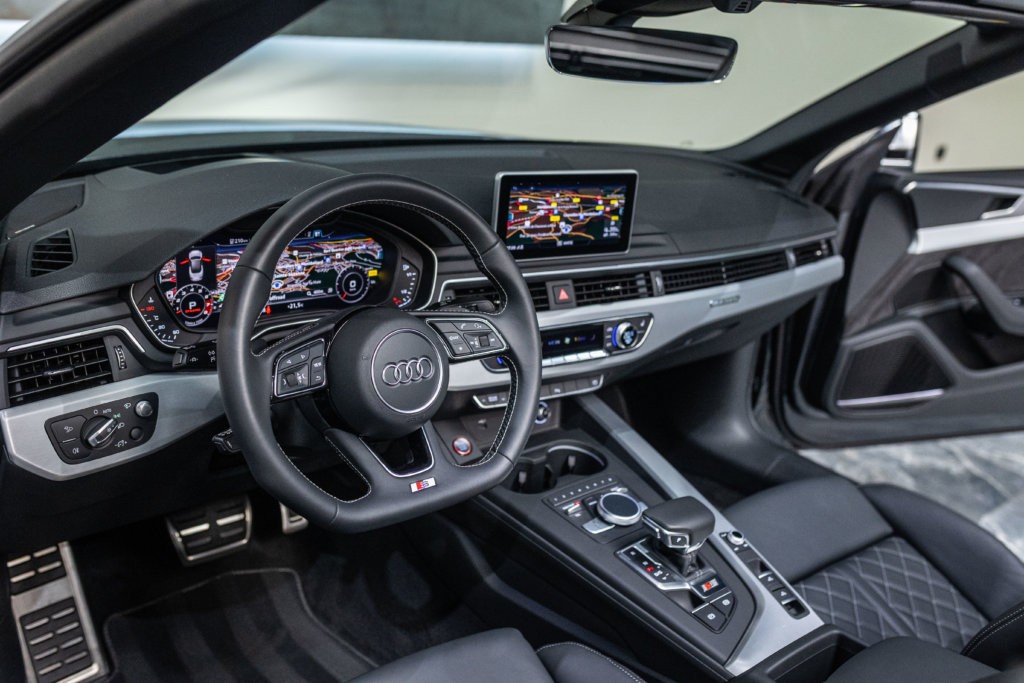 Audi S5 Cab Gris Interieur 24