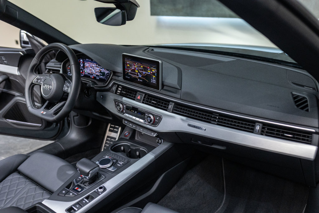 Audi S5 Cab Gris Interieur 27