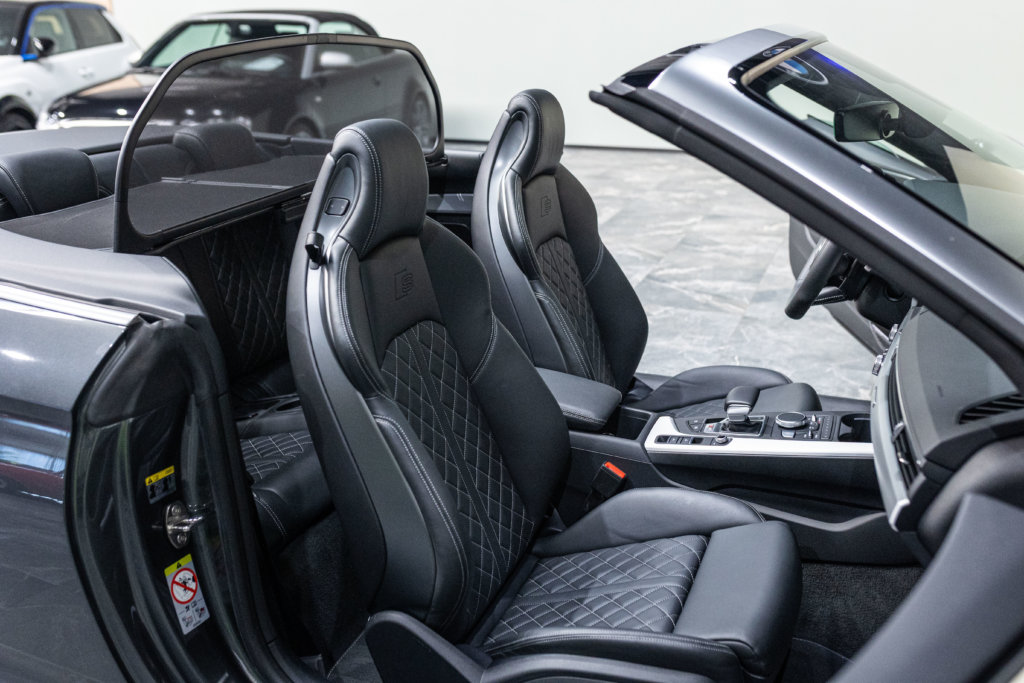 Audi S5 Cab Gris Interieur 28