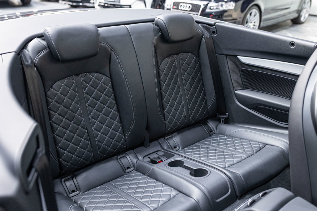Audi S5 Cab Gris Interieur 30